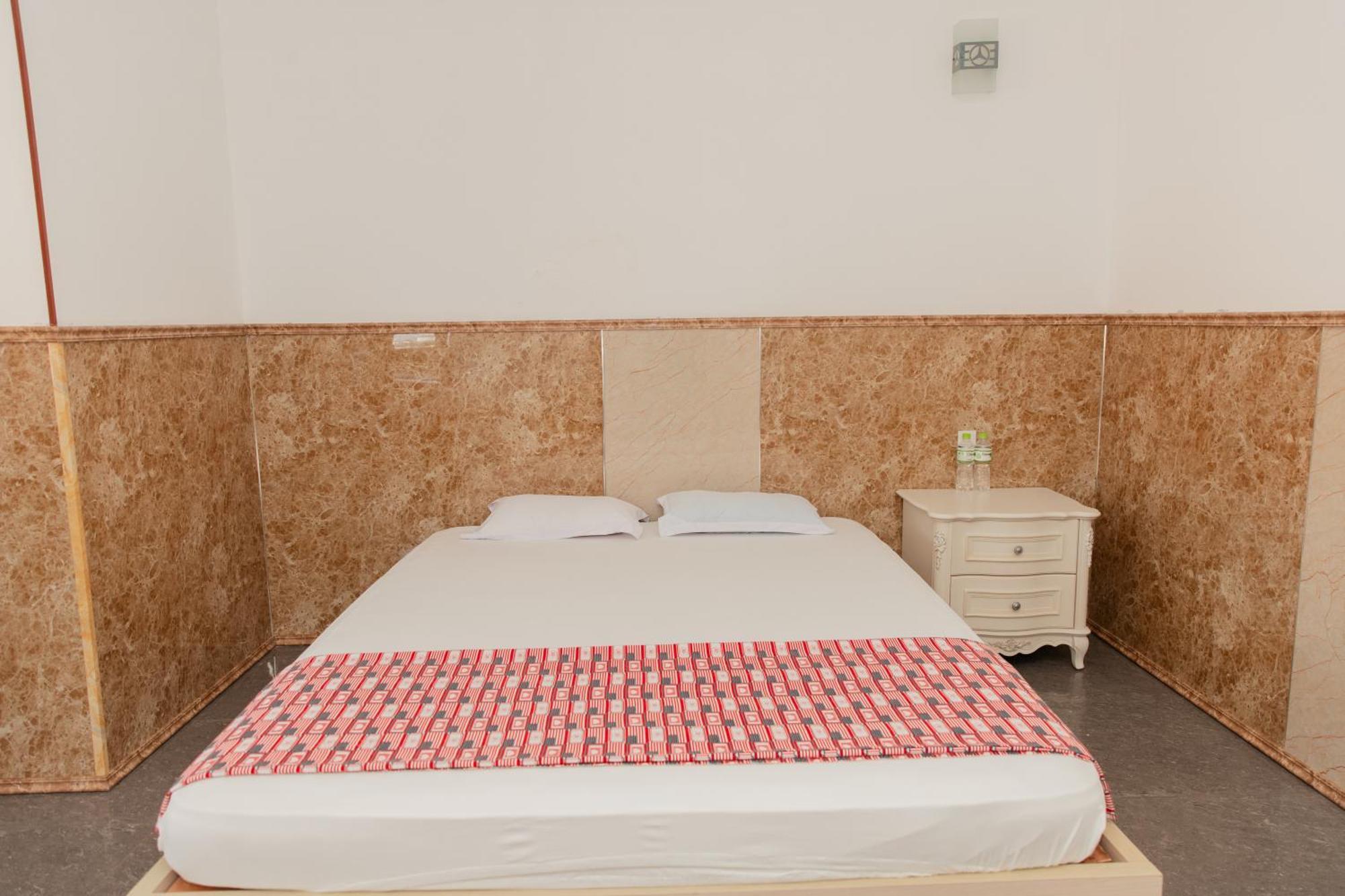 Khach San Son Thinh Hotel Вунгтау Экстерьер фото