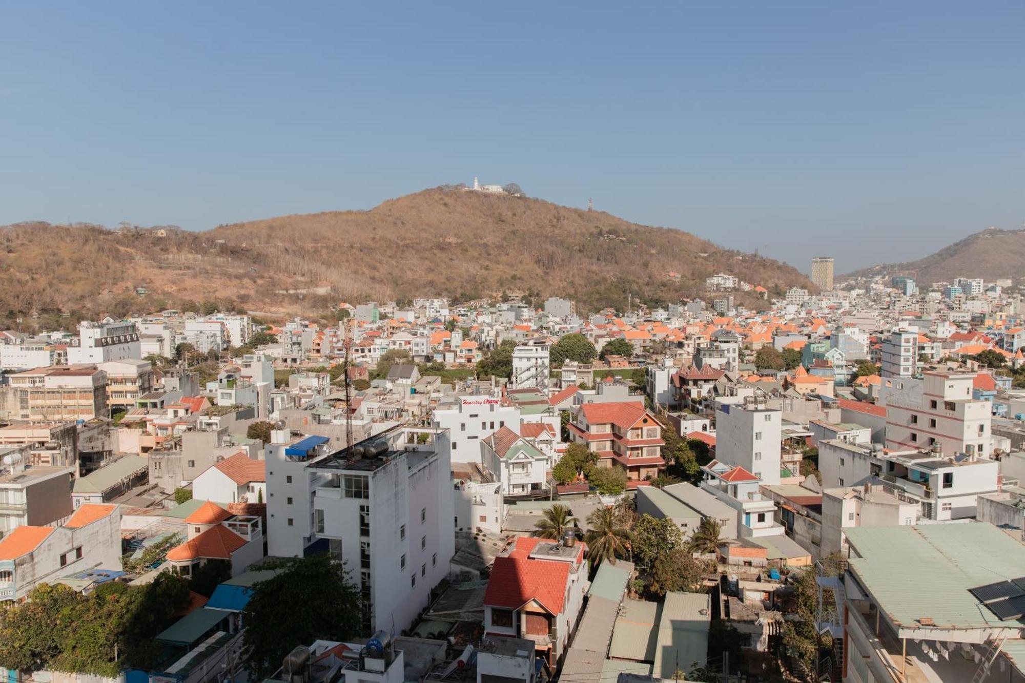 Khach San Son Thinh Hotel Вунгтау Экстерьер фото